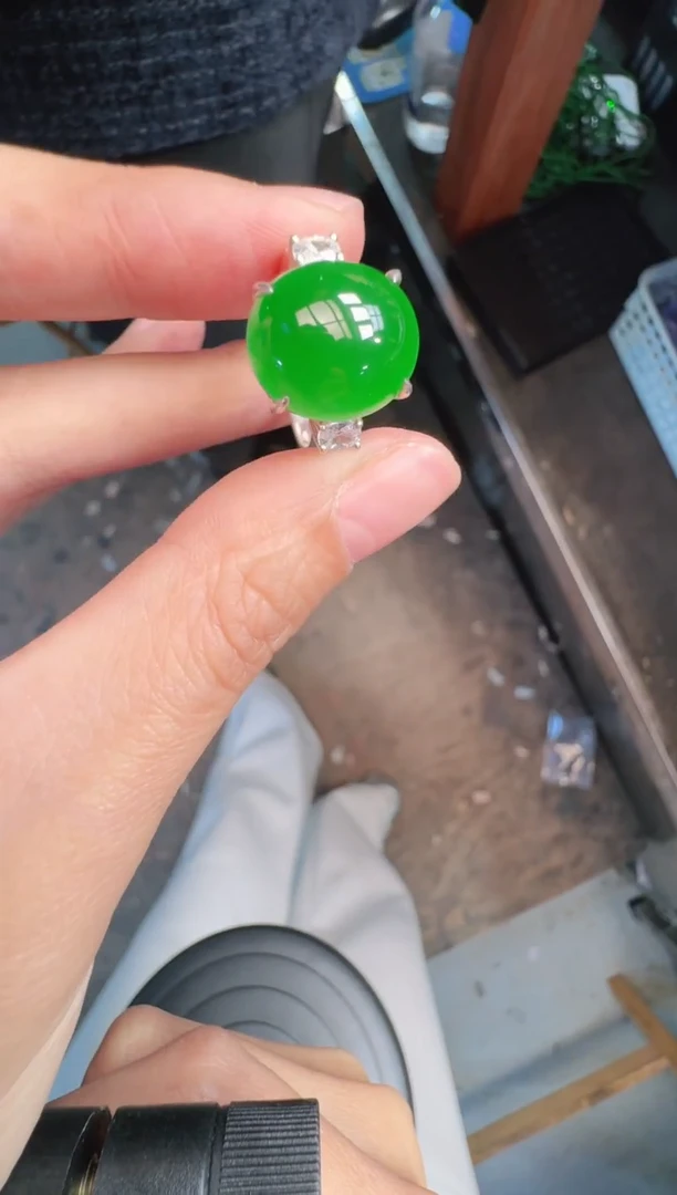 未镶嵌定制翡翠A货有轻微色差属于正常现象，戒指1