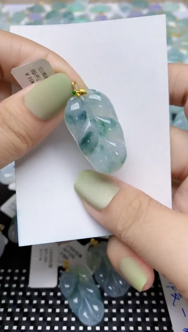 翡翠18K金镶嵌颈饰天然翡翠A货