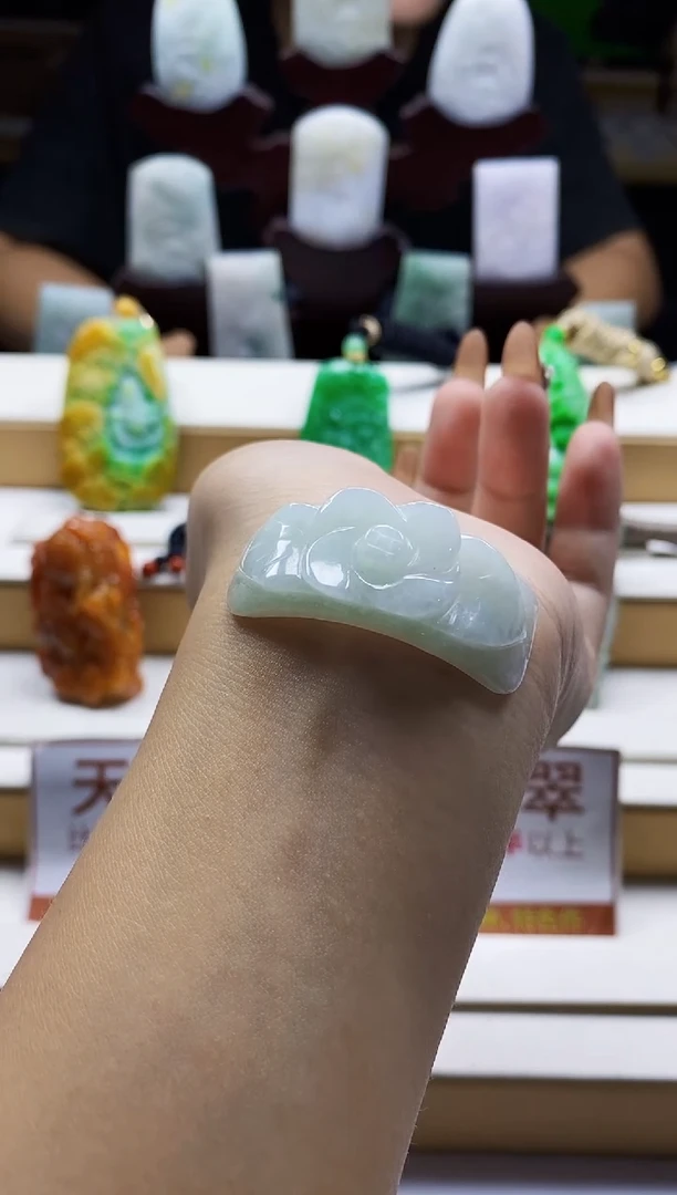 颈饰未镶嵌翡翠1