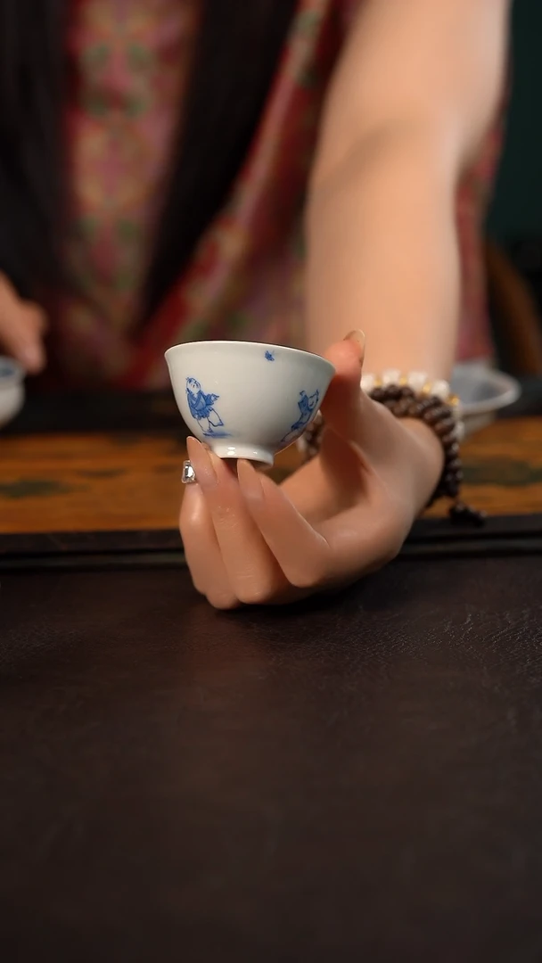 杯聚澜堂童子扑蝶小鸡心杯