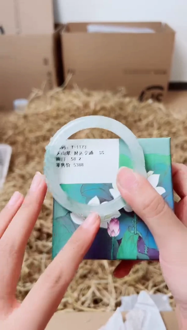 未镶嵌手镯石英质玉T1173