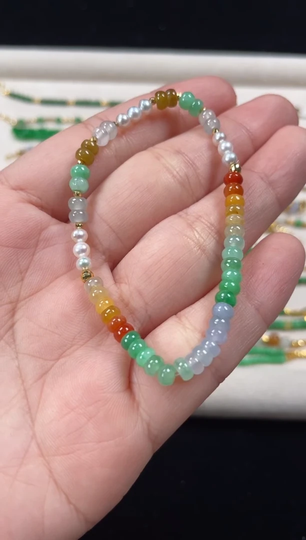 18K金镶嵌手串翡翠一条   P131