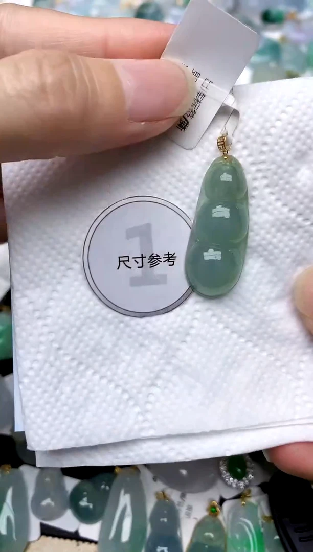 颈饰18K金镶嵌翡翠天然A货翡翠
