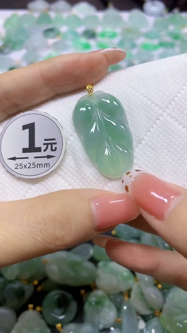 颈饰18K金镶嵌翡翠天然翡翠A货
