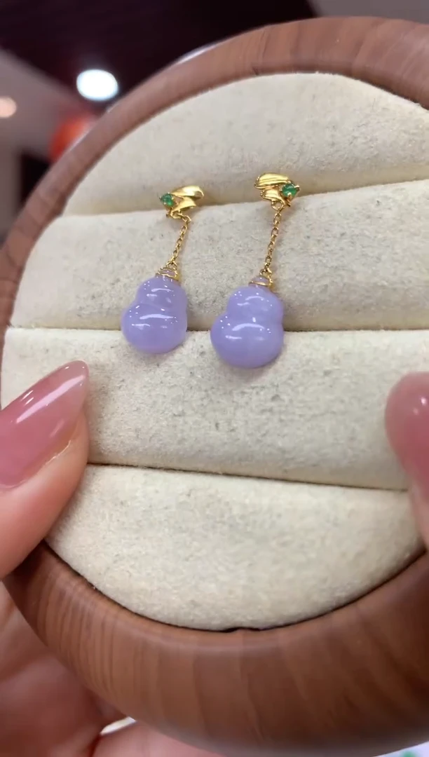 18K金镶嵌翡翠耳饰耳钉