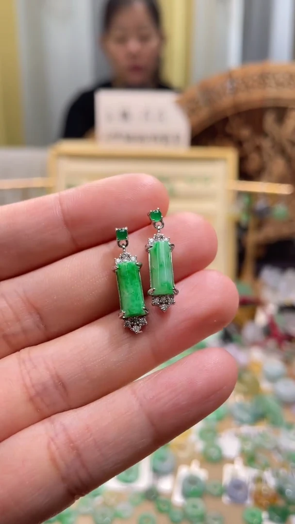 颈饰未镶嵌翡翠无事牌耳钉一对