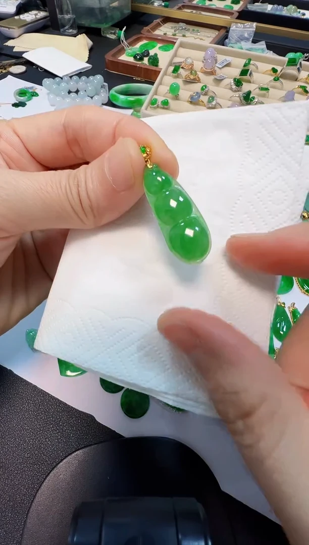 吊坠(不含链)18K金镶嵌翡翠680