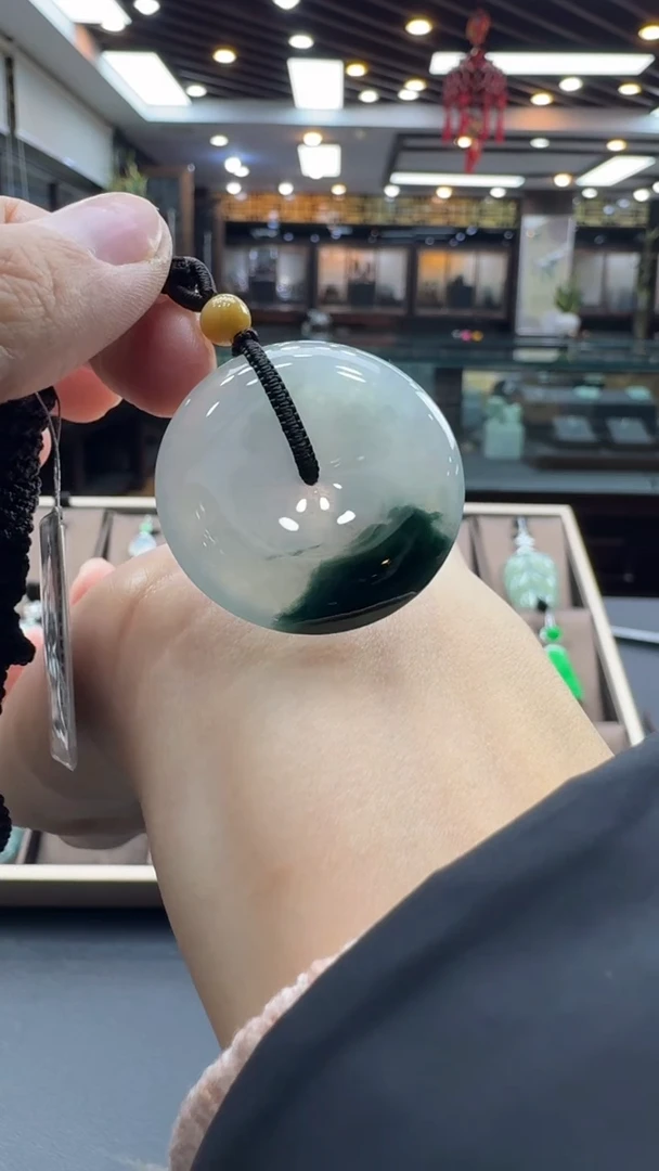 颈饰未镶嵌翡翠平安扣