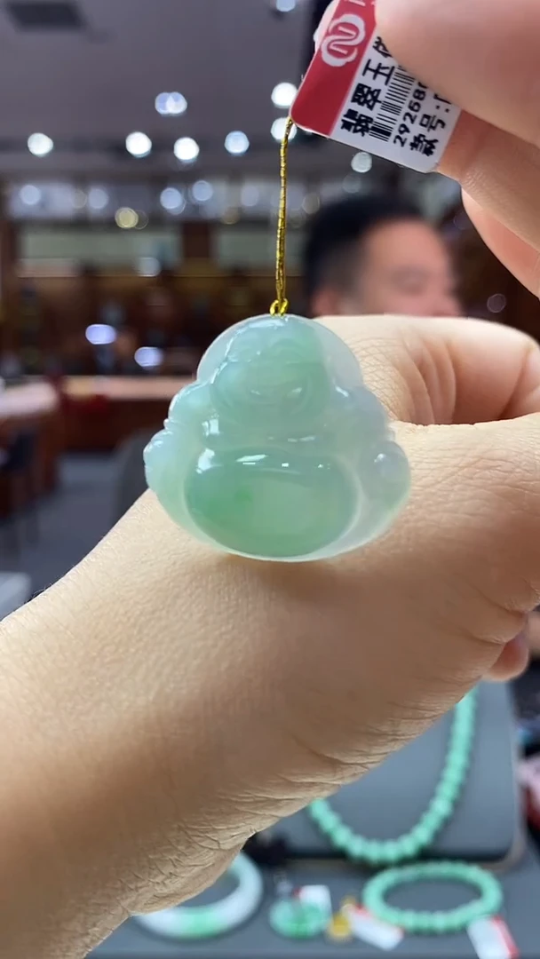 颈饰未镶嵌翡翠佛公 30