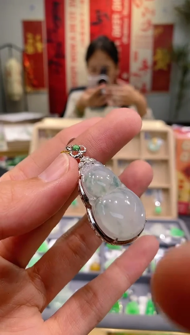 【闪购商品】翡翠吊坠(不含链)18K金镶嵌葫芦