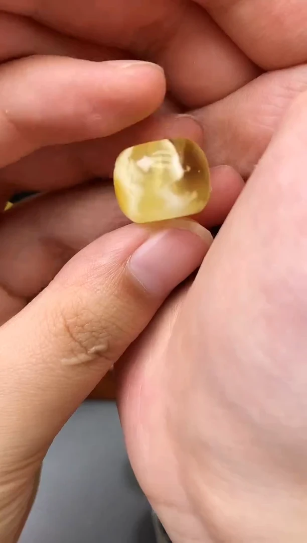 未镶嵌琥珀珠宝奇石133