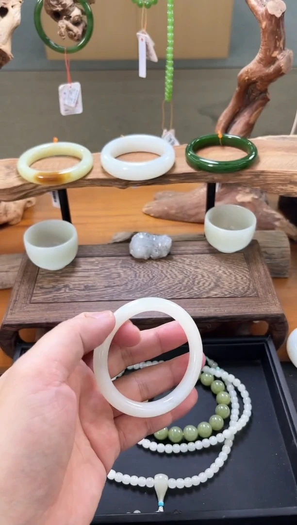 未镶嵌手镯和田玉青海野牛沟白玉 55+圈