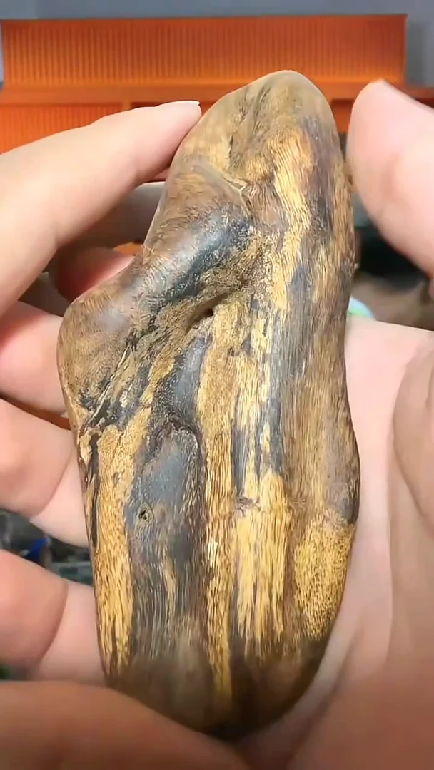 沉香手把件240号红土120g多样性发一