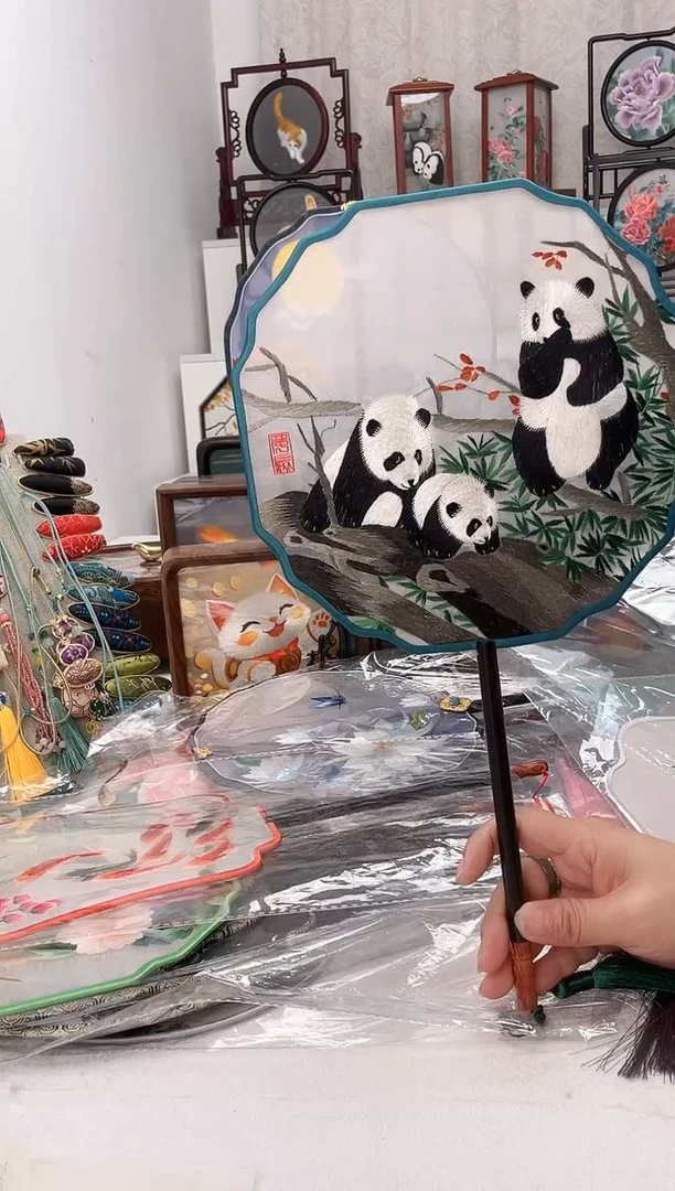 扇子苏绣作品手工团扇
