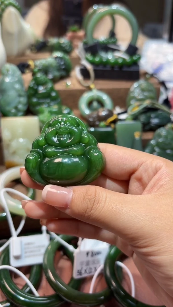 颈饰未镶嵌和田玉（碧玉）1