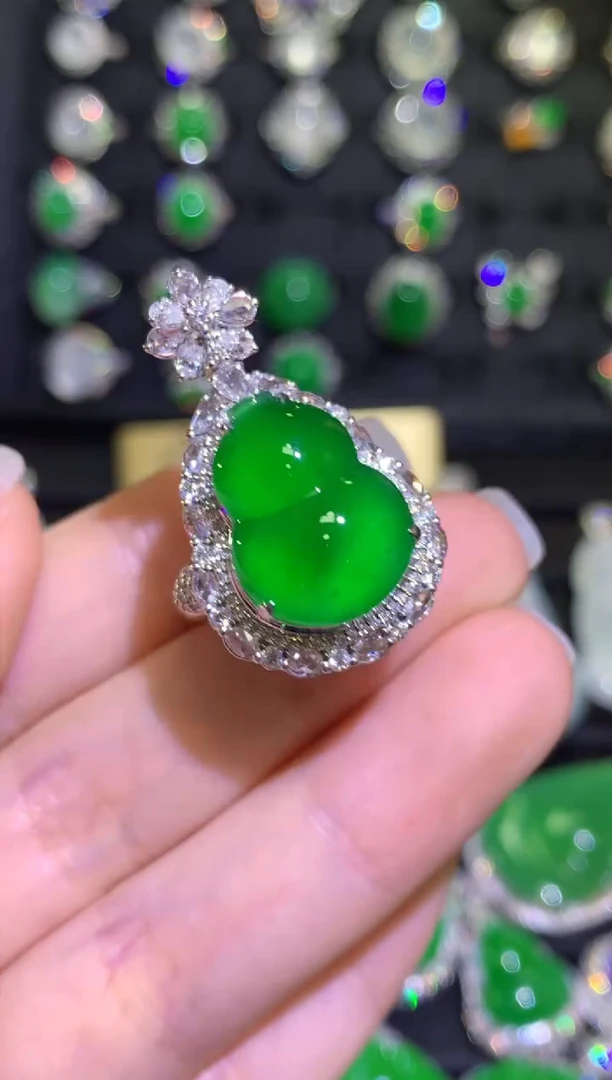 【闪购商品】翡翠戒指18K金镶嵌玻璃种帝王绿葫芦戒指吊坠两用款