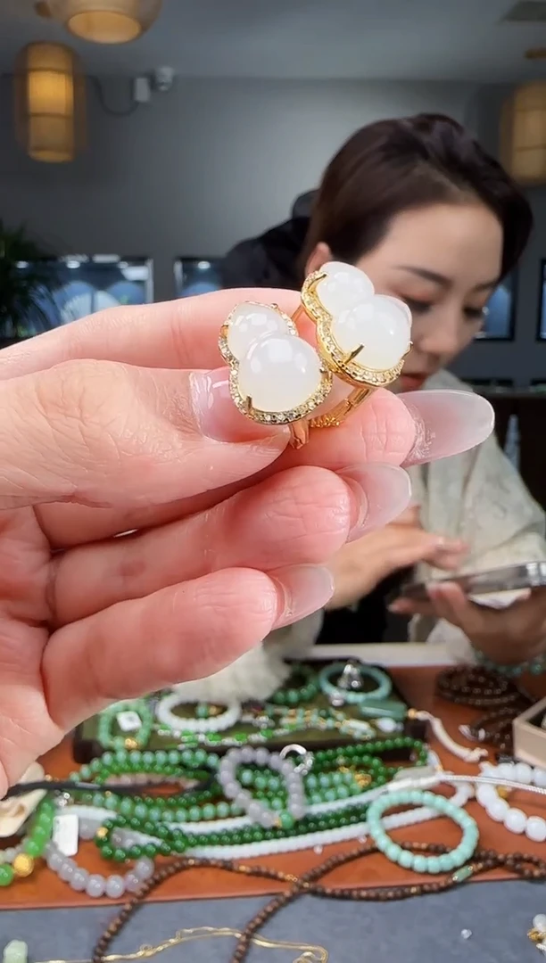 银S925镶嵌和田玉耳饰1