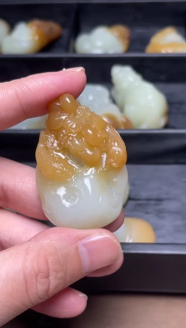 颈饰未镶嵌和田玉龙**一41
