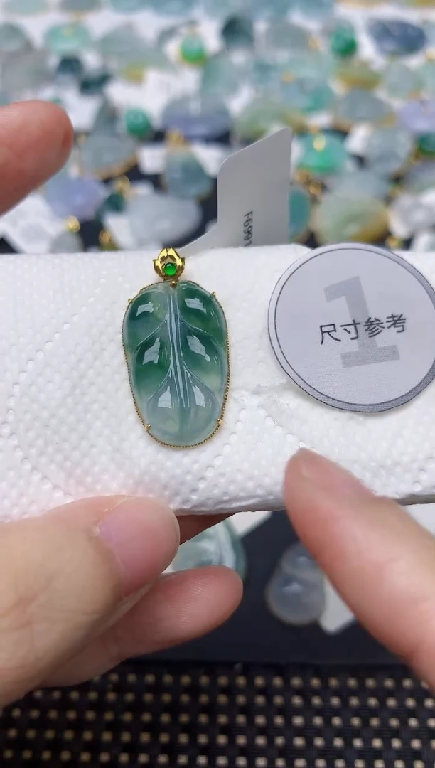 颈饰18K金镶嵌翡翠天然缅甸A货翡翠