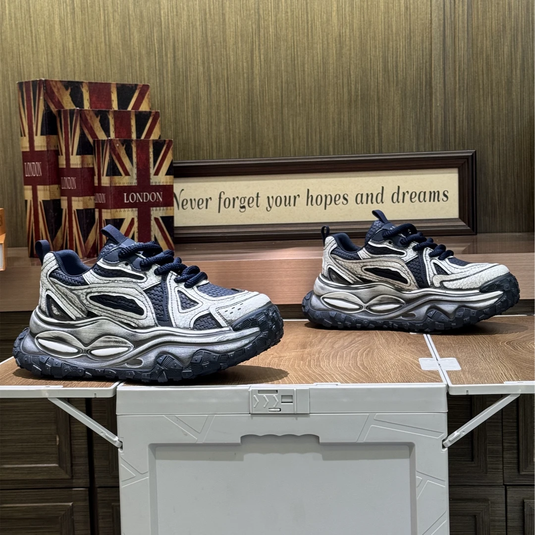 2025秋季新款时尚百搭潮流轻奢高端舒适耐磨休闲男鞋（偏大一码）