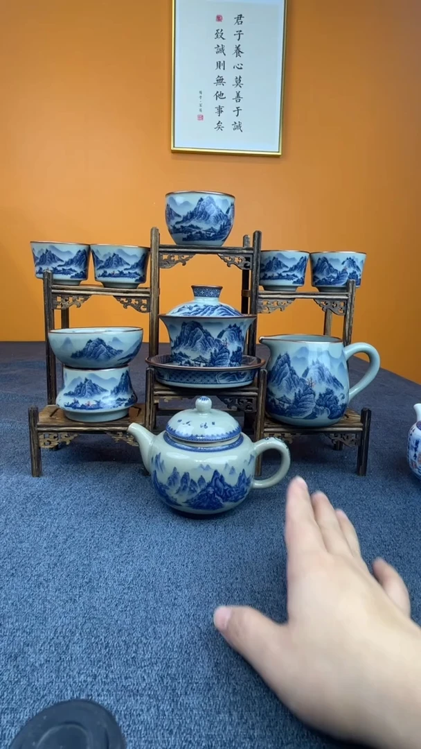 游**人千里江山壶