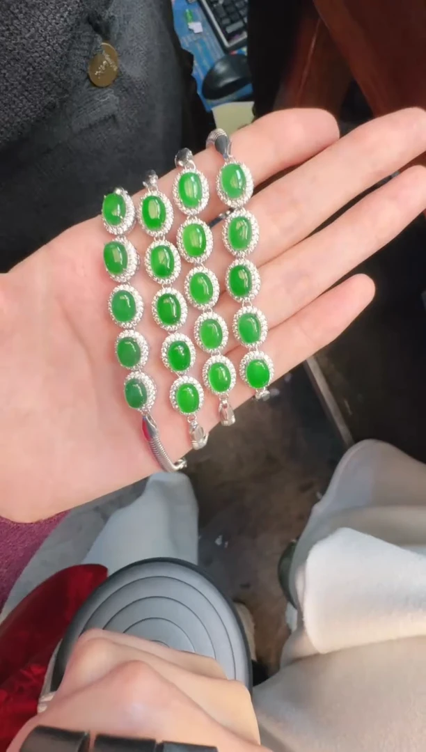 未镶嵌定制翡翠A货有轻微色差属于正常现象，手链多样性发货1