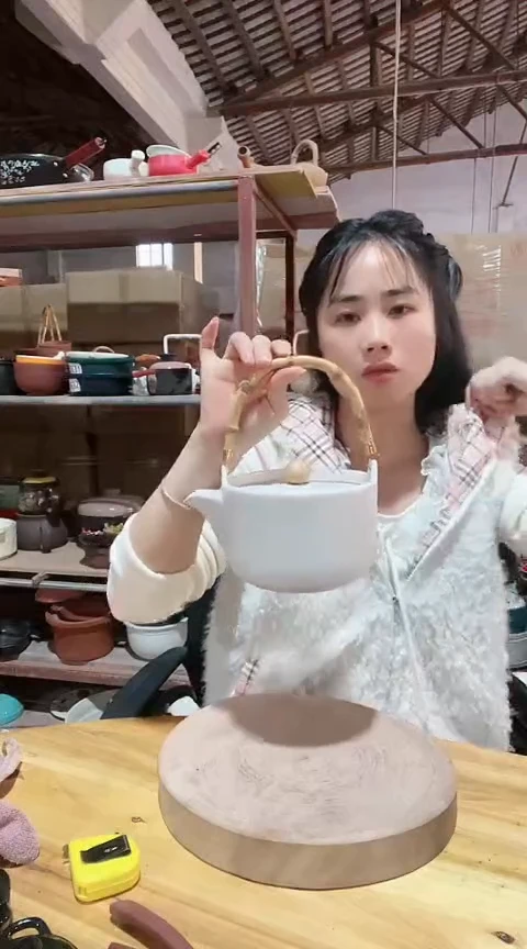 陶瑕疵白色明火壶带盖色差