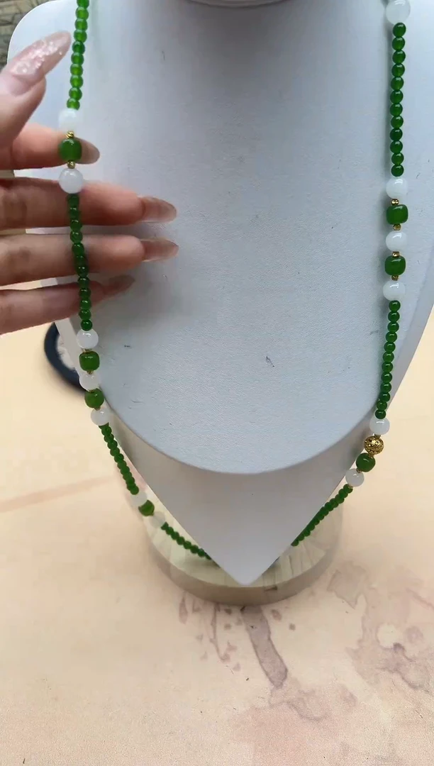 颈饰未镶嵌和田玉（碧玉）1