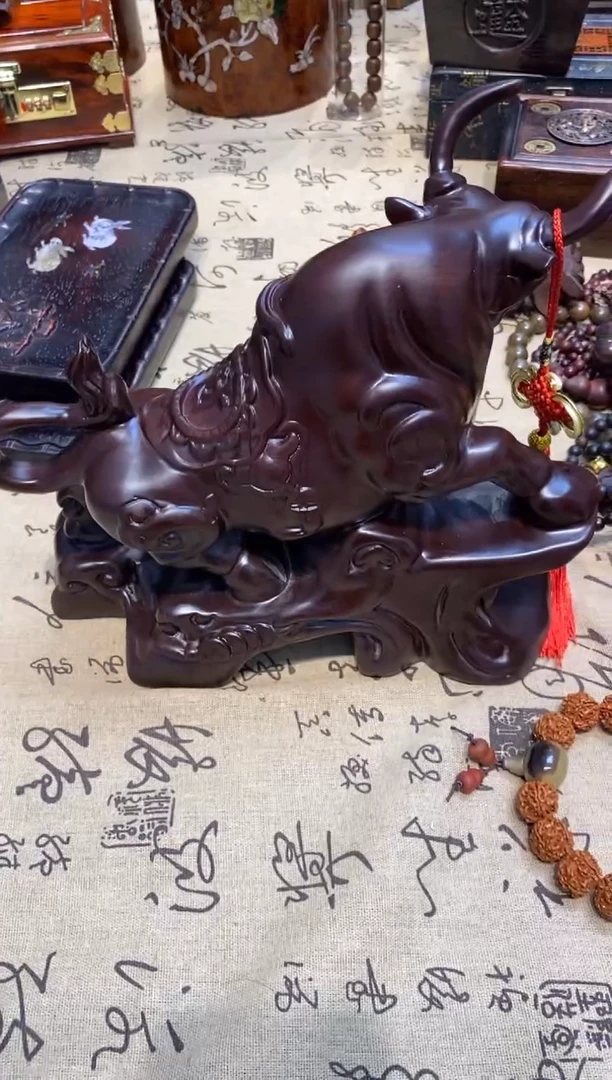 乌木类紫光檀摆件牛