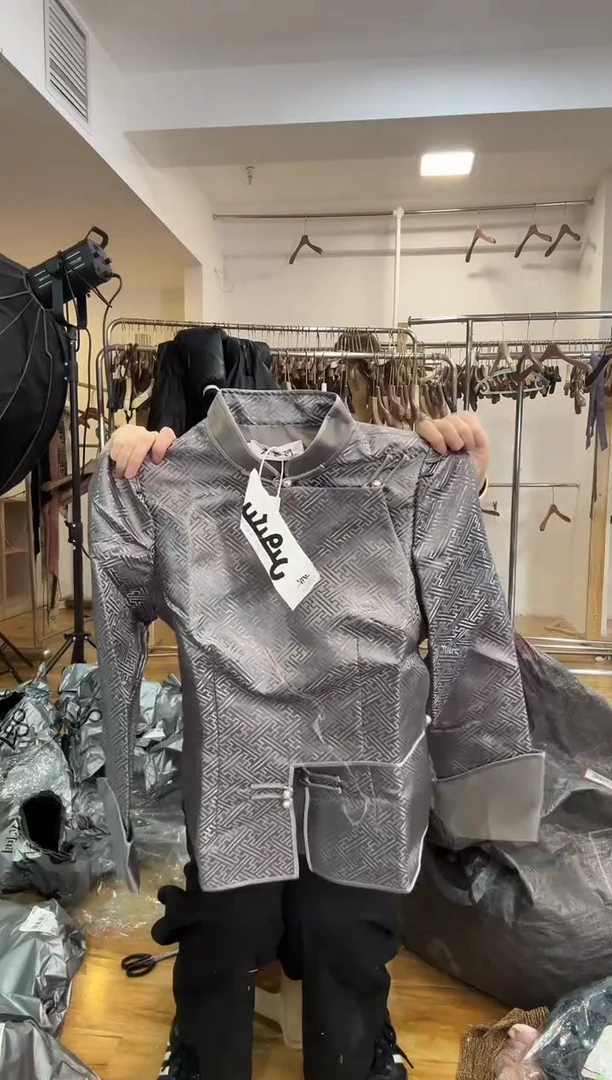 外套  L  125斤以里