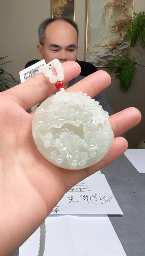 颈饰未镶嵌和田玉吊坠