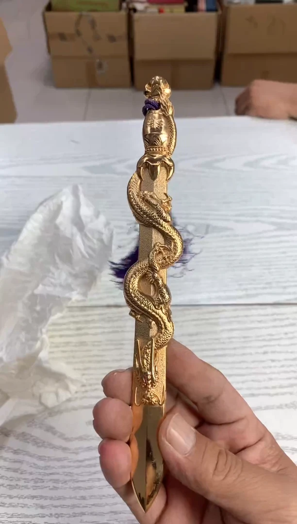 手工艺品琉璃郭***间默认微瑕，不退不换，介意勿拍