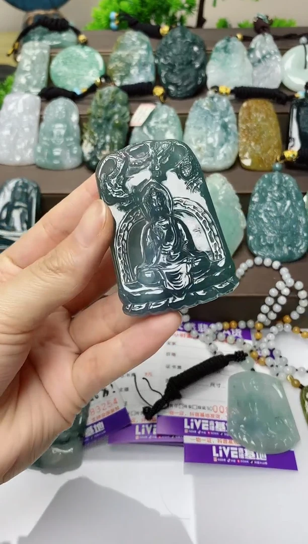 翡翠未镶嵌颈饰