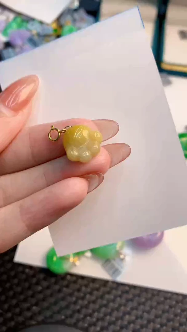 翡翠未镶嵌颈饰           1