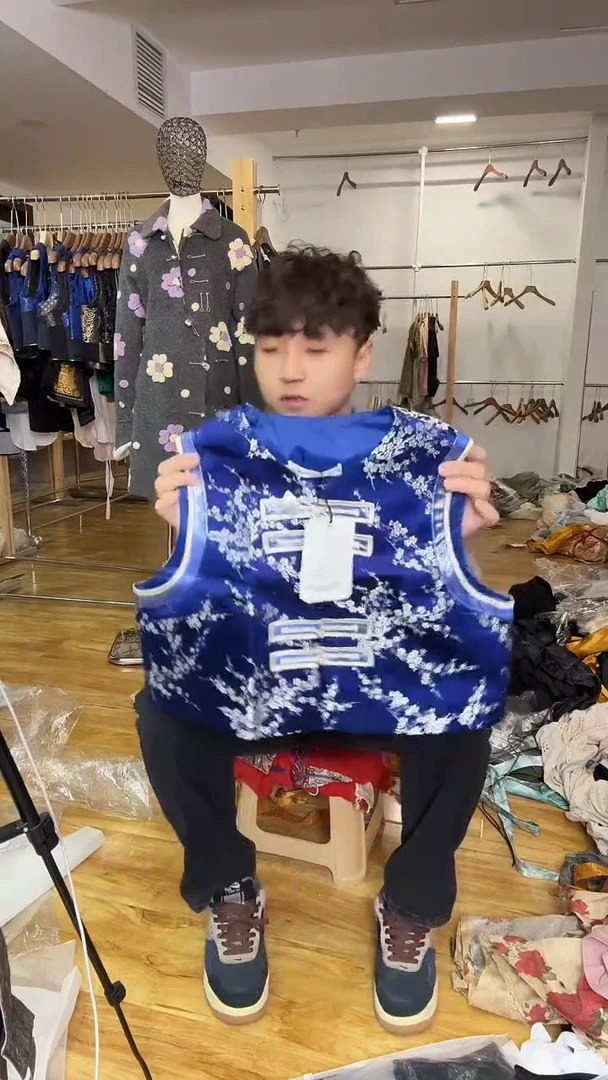 马甲 XL码 125斤以里