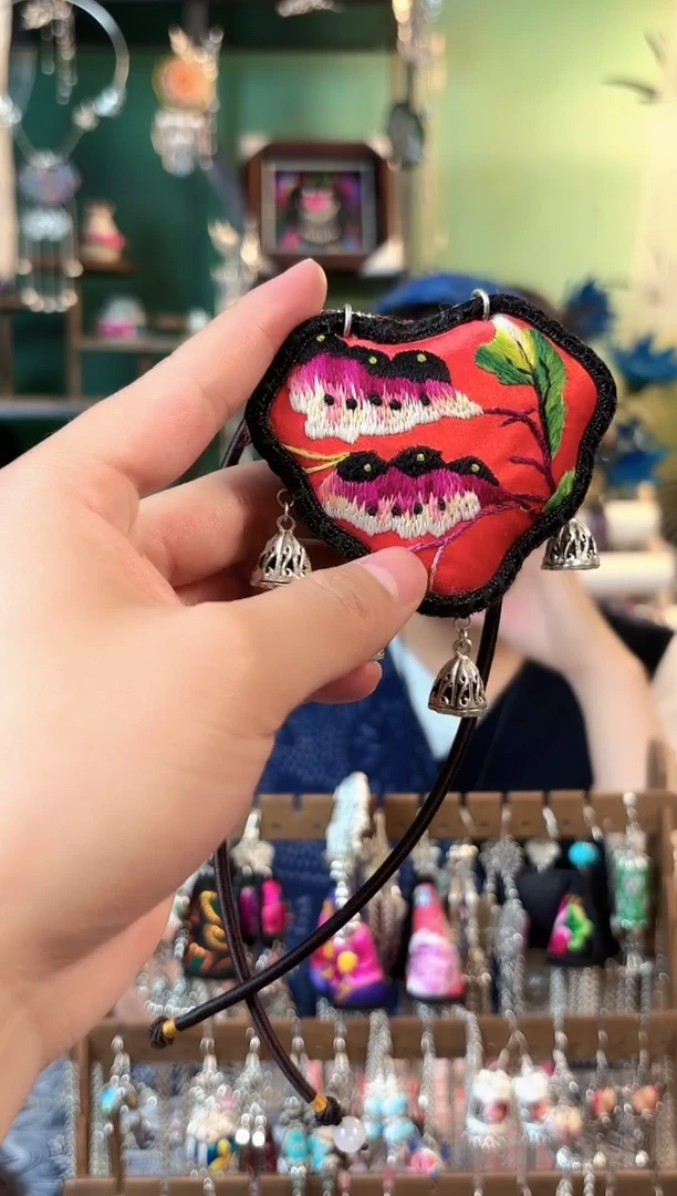 织绣彩云南阁非遗老绣饰品323