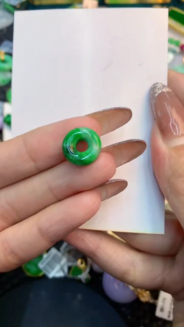 颈饰未镶嵌翡翠1