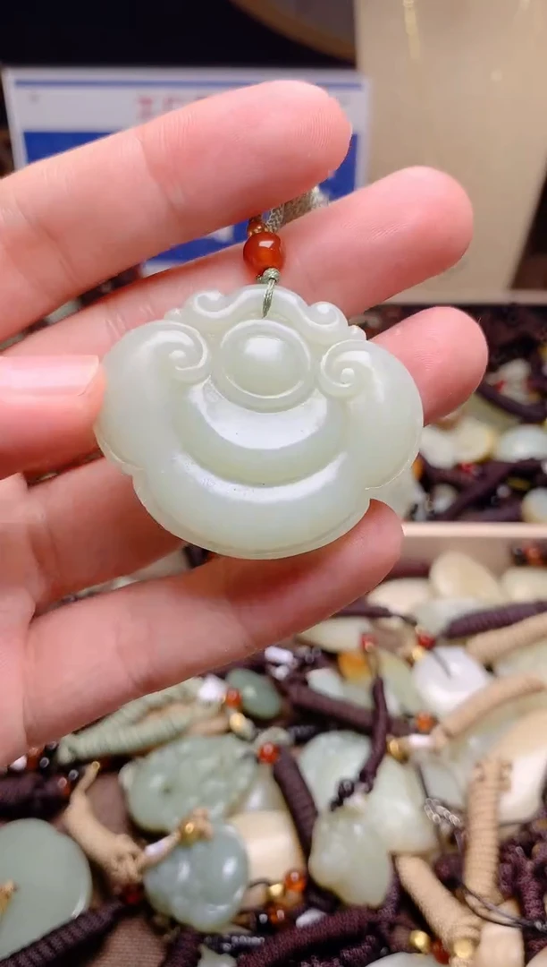 和田玉未镶嵌颈饰1