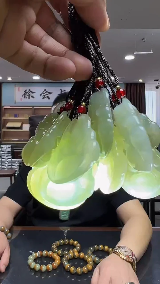 未镶嵌蛇纹石玉挂件佛公-多样性发货其中发一