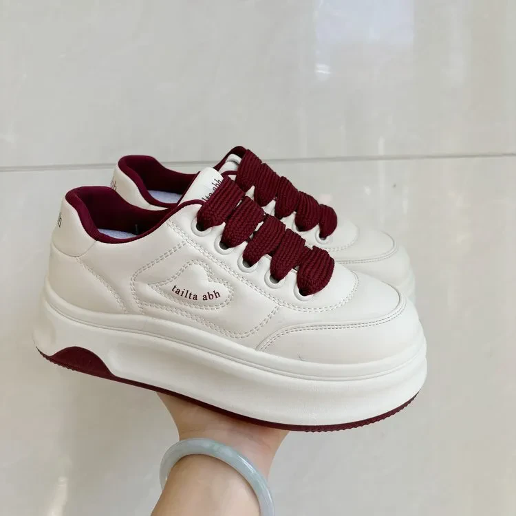 爆款百搭厚底小白鞋女春季小众时尚板鞋2025新款运动休闲面包鞋女