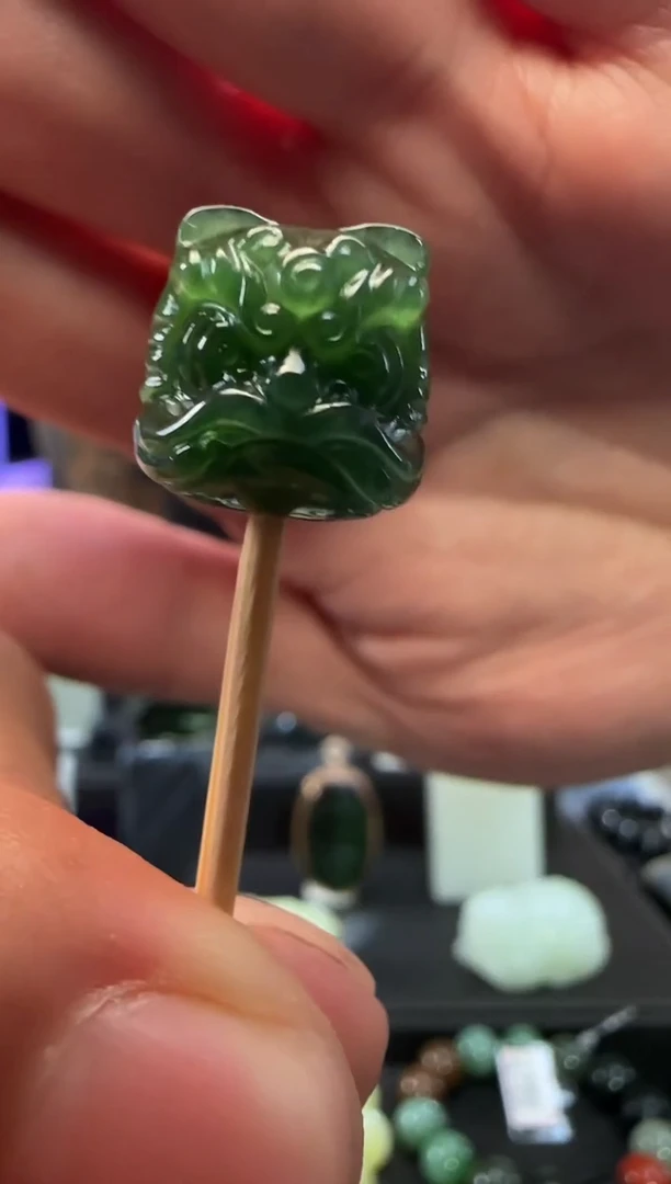 颈饰未镶嵌和田玉碧玉醒狮单珠