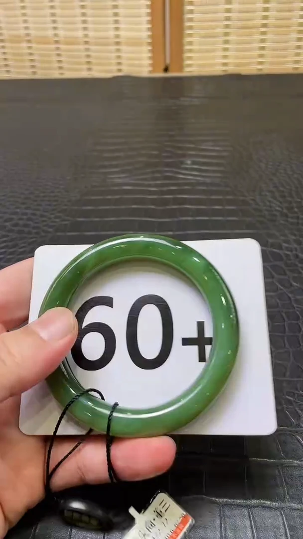 和田玉（碧玉）手镯未镶嵌一个