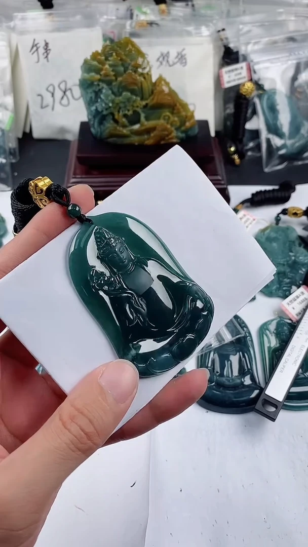 【闪购商品】翡翠颈饰未镶嵌