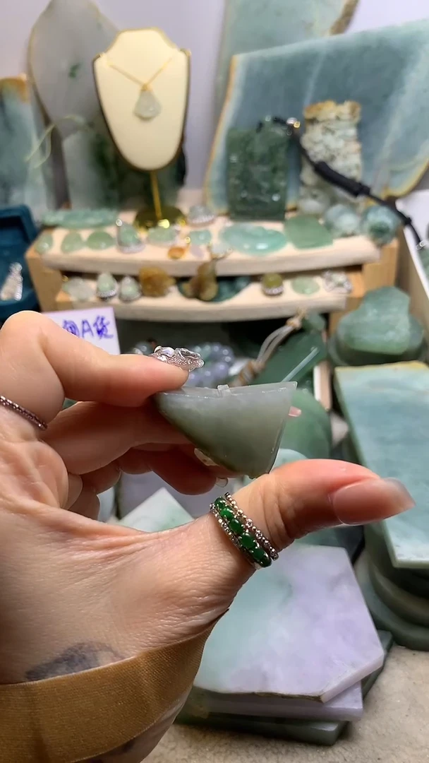 【闪购商品】翡翠挂件未镶嵌缅甸A货翡翠，没有运费险