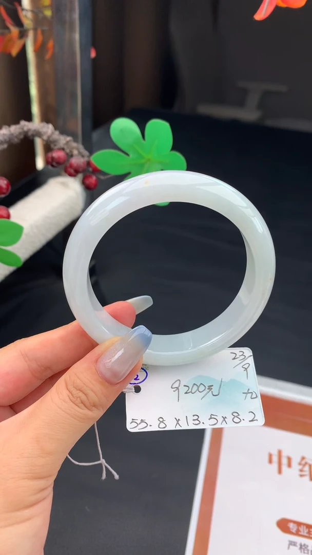未镶嵌手镯翡翠自带#送人#，联系客服核对地址~