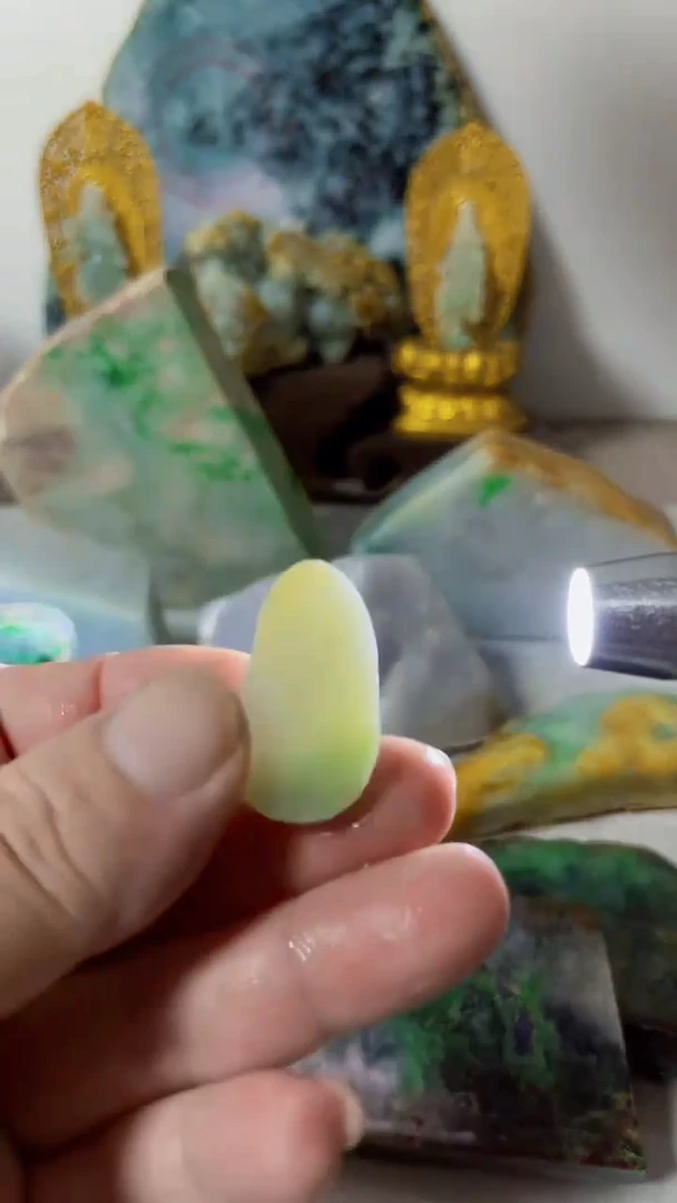 【闪购商品】翡翠吊坠(不含链)未镶嵌A544