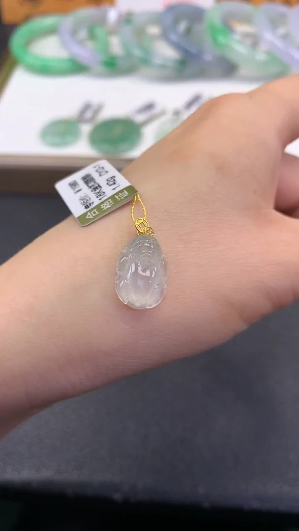 翡翠18K金镶嵌颈饰