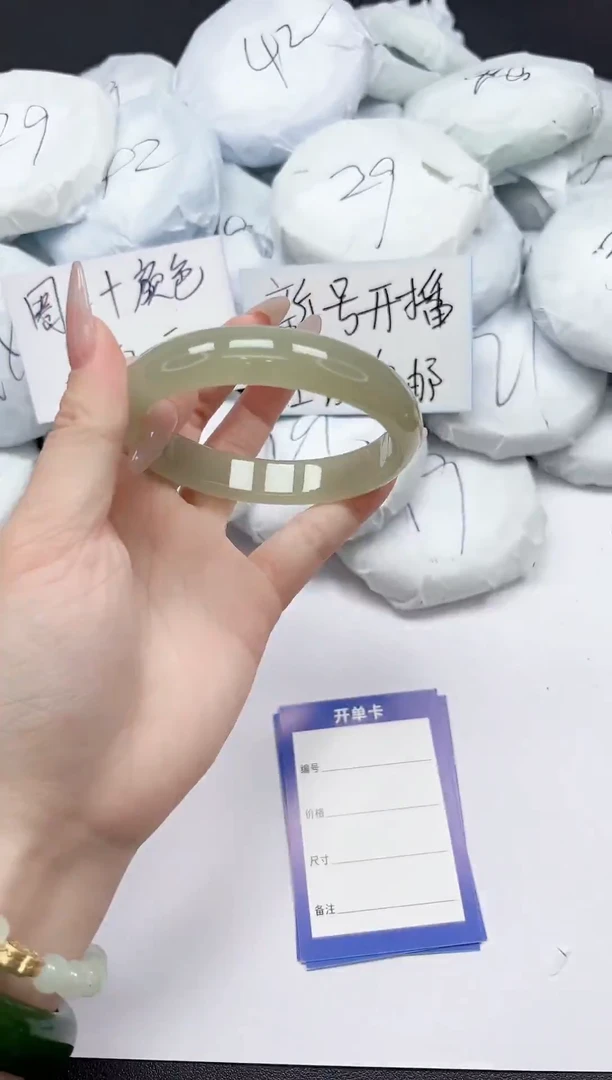 未镶嵌手镯石英质玉56/61