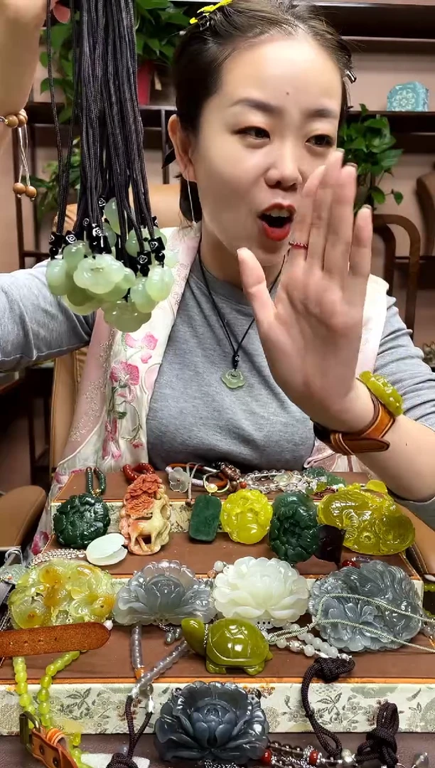 未镶嵌岫玉颈饰多样性发货发其中之一
