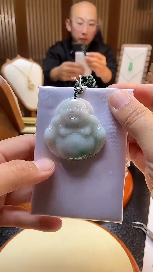 吊坠(不含链)未镶嵌翡翠白底青佛公，高49宽50厚8.1